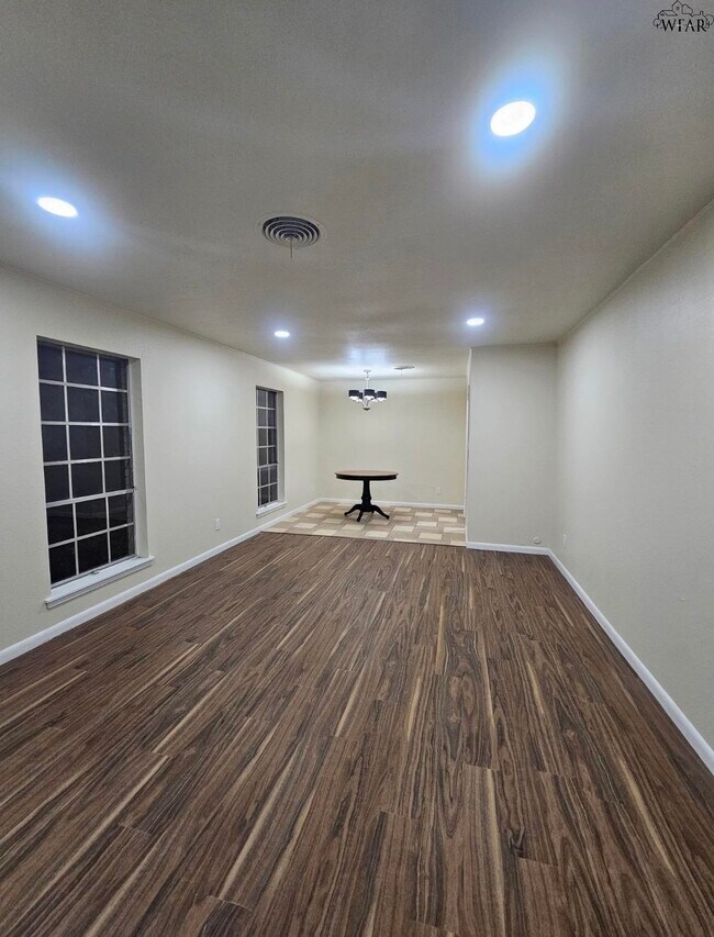 Photo - 4304 York St