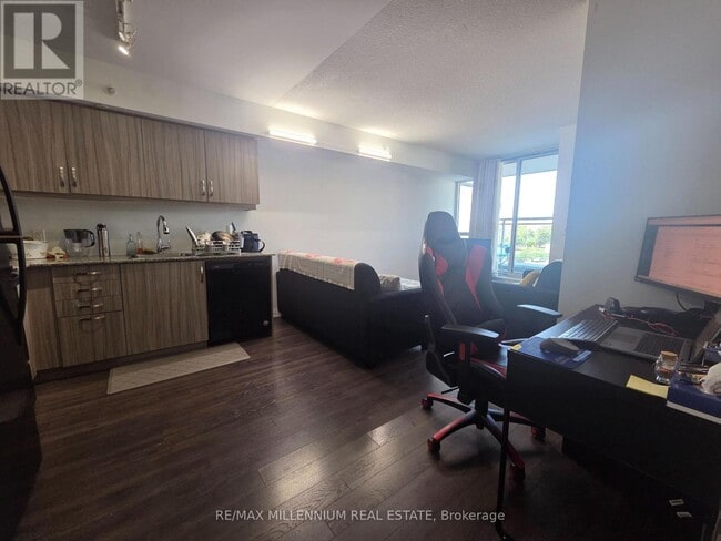 Photo - 30 Meadowglen Pl Unit 214