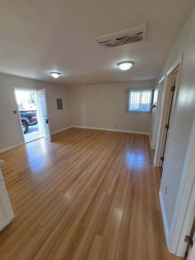 Photo - 3828 W 105th St Unidad Front Home