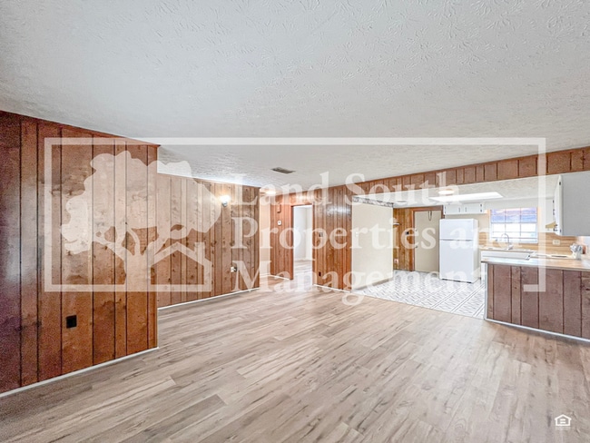 Photo - 711 W Daughtery Rd