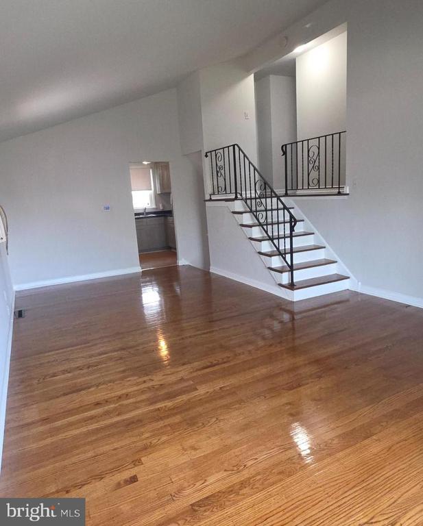 Building Photo - 5454 Burwood Ave