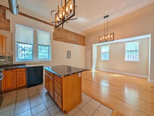 Photo - 2048 W Evergreen Ave Unit 1
