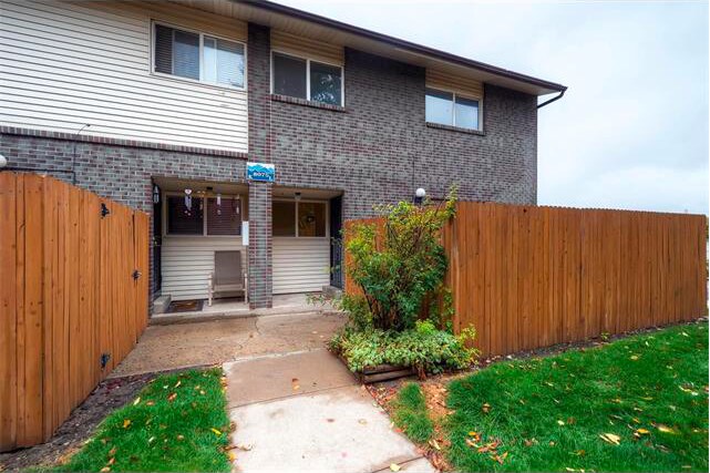 Building Photo - 2BR/1.5BA Remodeled Row Home in Westminster AVAIL 7/15 Unit L