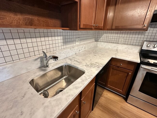 Photo - 10108 Campus Way S
