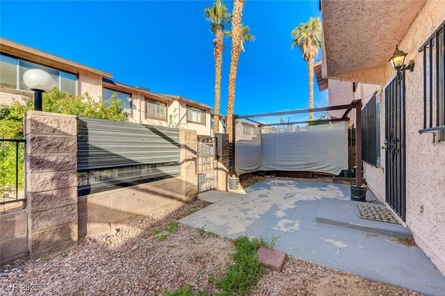 Photo - 4339 Spencer St