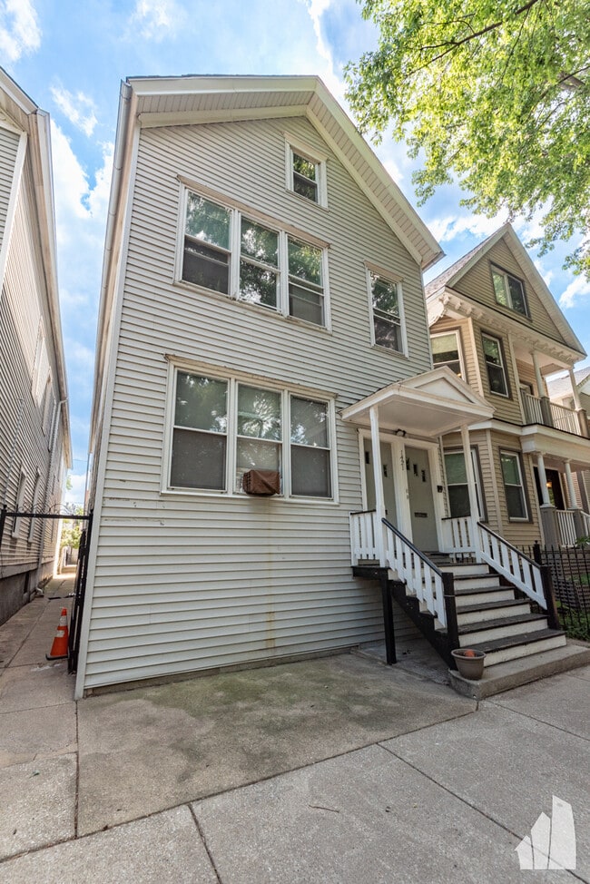 Photo - 1421 W Fletcher St Unit 2R