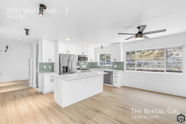 Building Photo - Gorgeous 3 Bed/2 Bath in Echo Park! | Secl... Rental