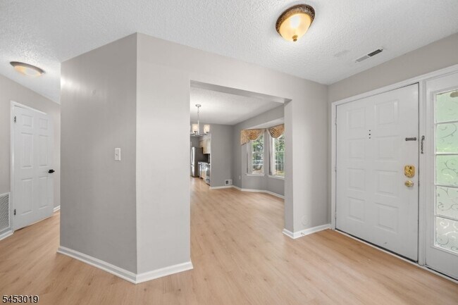 43 Sapphire Ln