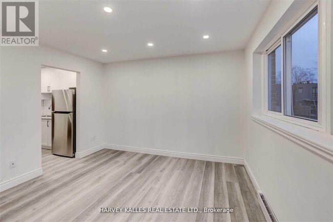 Photo - 901 Millwood Rd