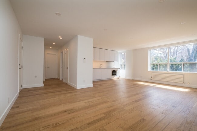 Photo - 755 Avenue Rd Unit 205