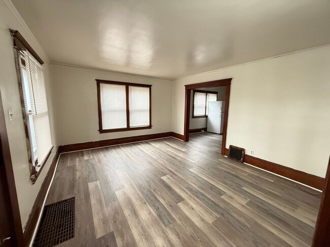 Photo - 340-342 W Wesley St Unit 342