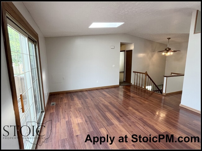 Photo - 3169 Earlington Ln