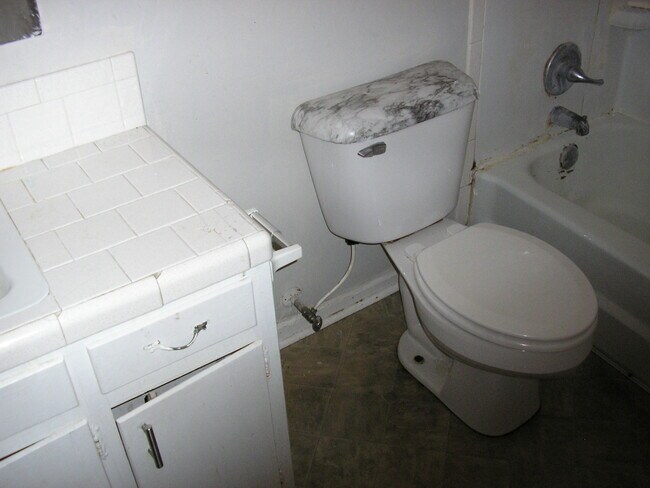 Photo - 1140 Crewdson Dr Unit A