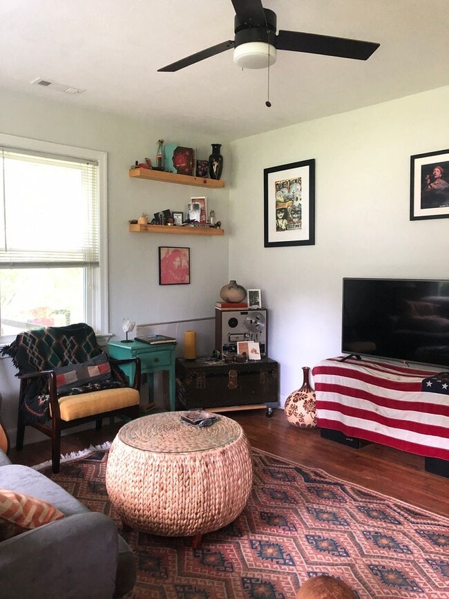 Photo - 2/1, Charming home with Flexible move-in