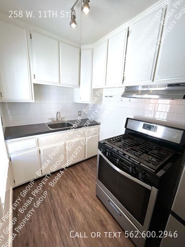 Building Photo - 258 W 11th St Rental