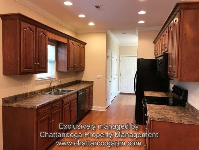 Photo - 525 Callaway Ct