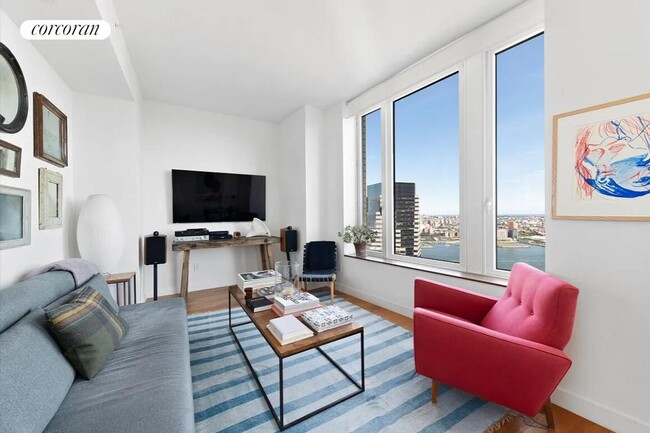 Building Photo - 15 S William St