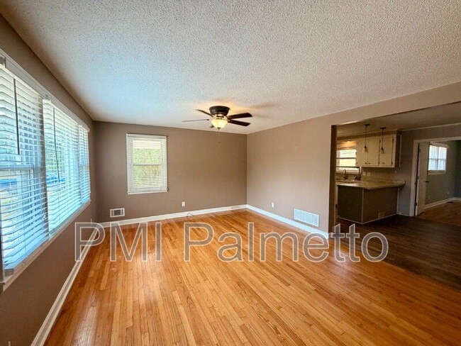 Photo - 1727 Sandra Dr