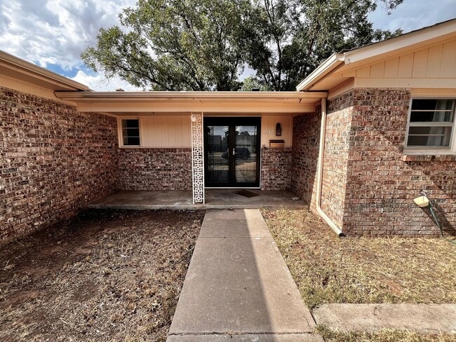 Photo - Amazing 4/2.5 in Prime Location! Minutes from Texas Tech and Hospitals!