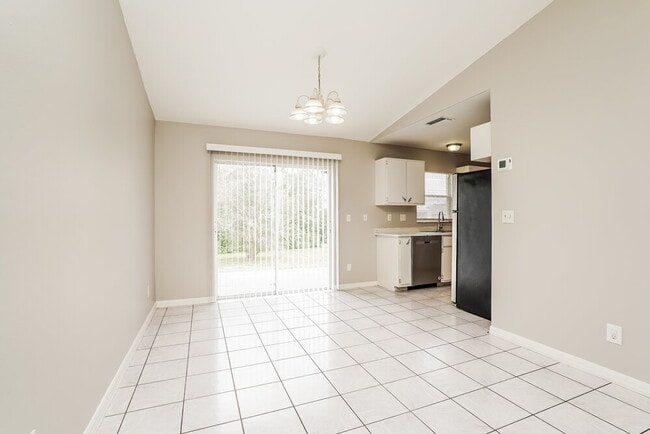 Photo - 3214 6th St W