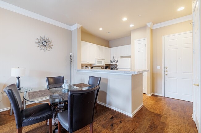 Building Photo - 2400 McCue Rd