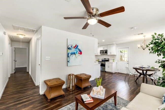 Photo - 7002 Goforth St