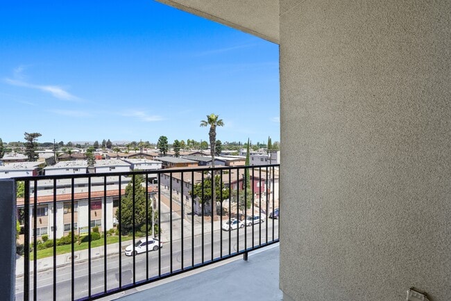 Building Photo - 8802 Van Nuys Blvd Unit 304