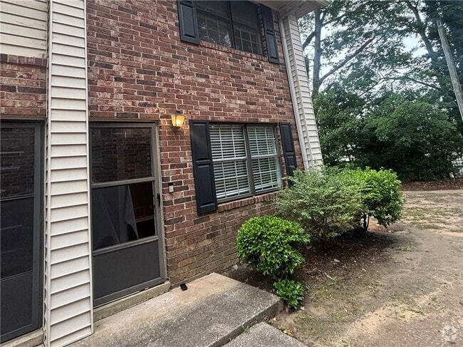 Building Photo - 1235 Riverside Dr Rental