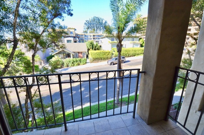 Photo - Spacious Bankers Hill 2/2 Condo! Walk to B...