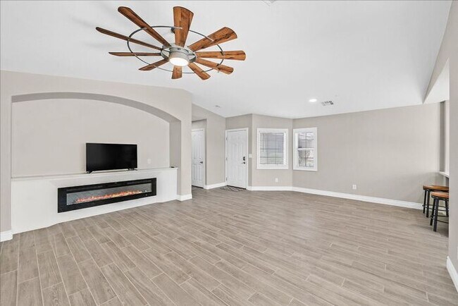 Photo - Stunning 3-Bedroom Townhome with Spacious Backyard & Fireplace