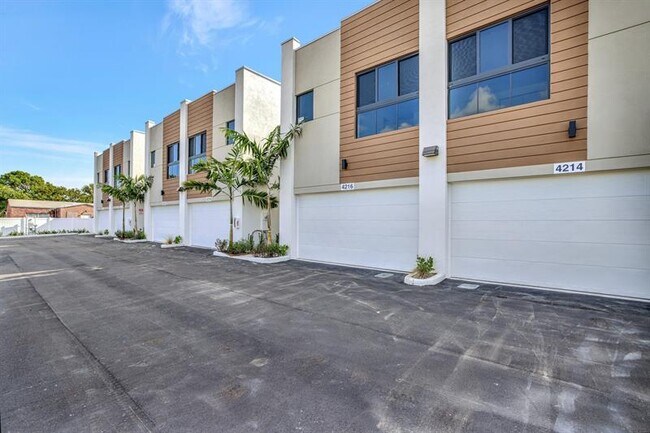 Photo - 4208 NE 7th Terrace