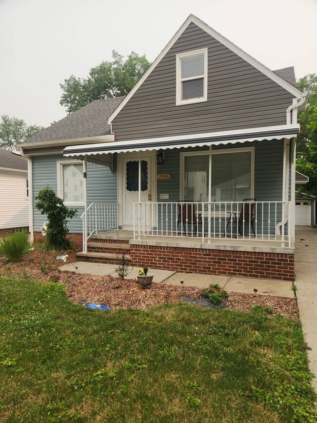 Building Photo - 2506 Torrington Ave