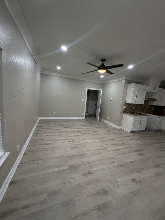 5617 Carver Dr
