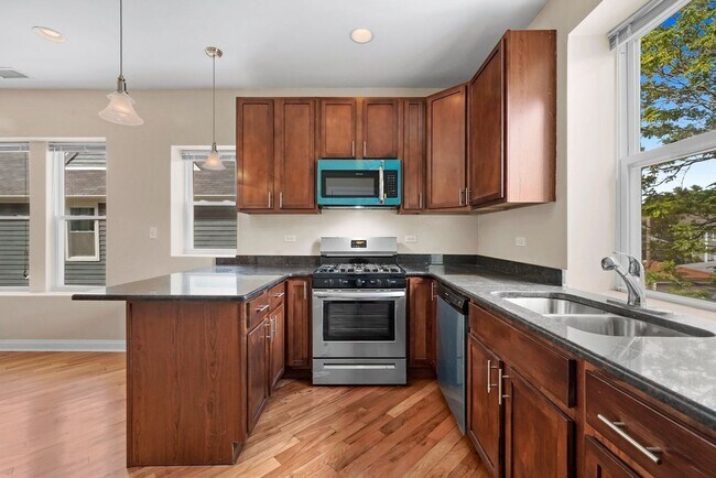 Photo - Spacious 2BR/2BA Rogers Park Condo with In-Unit Laundry & Central Air