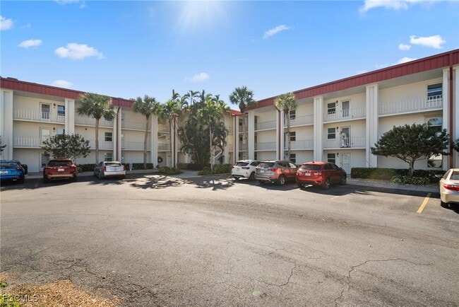 Building Photo - 1700 Pine Valley Dr Unit 314