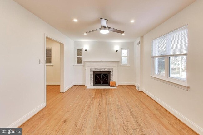 Photo - 3405 Carpenter St SE