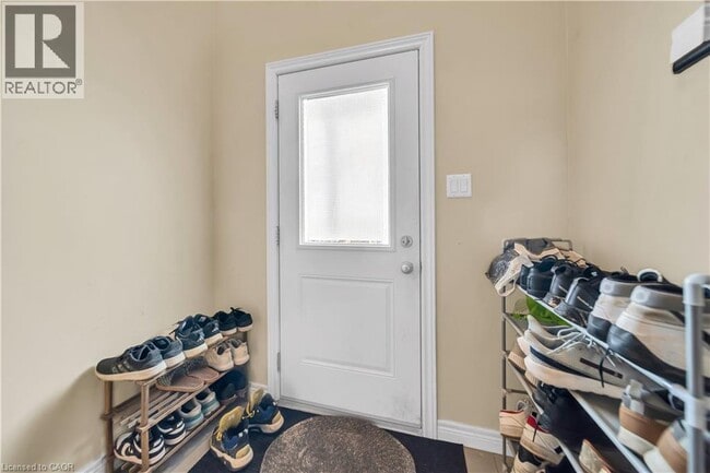 Photo - 70 Willowrun Dr