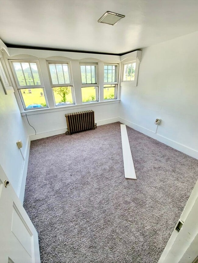 Photo - 387 E Howard St Apartment Unit B
