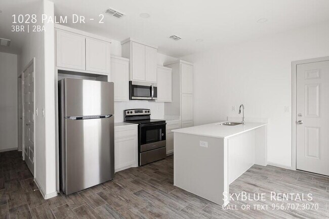 1028 Palm Dr Unit 2