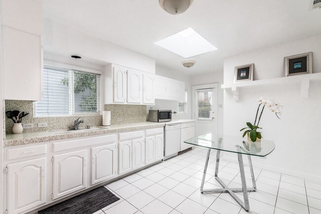 Photo - 8655 Clifton Way