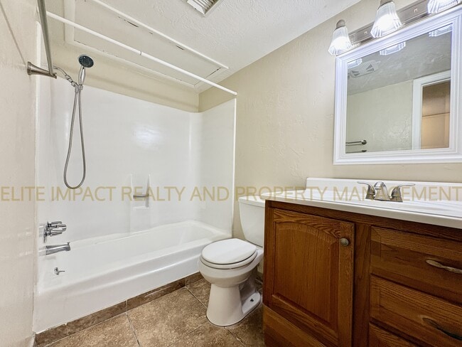 Photo - 1620 N Wilmot Rd