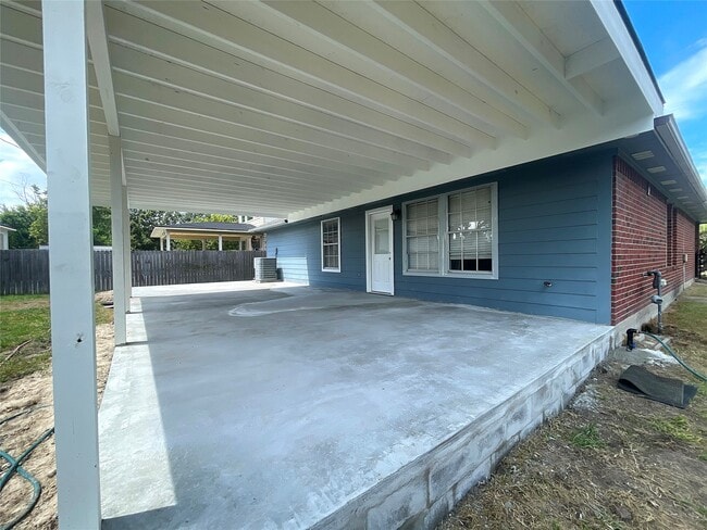 8010 Arrowhead Ln