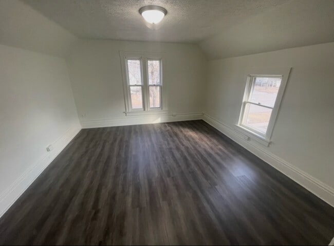 Photo - 806 8th St Unit upper