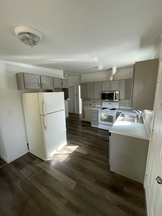 Building Photo - 2801 S Adams St Unit 2801 S Adams St #1/2 Rental