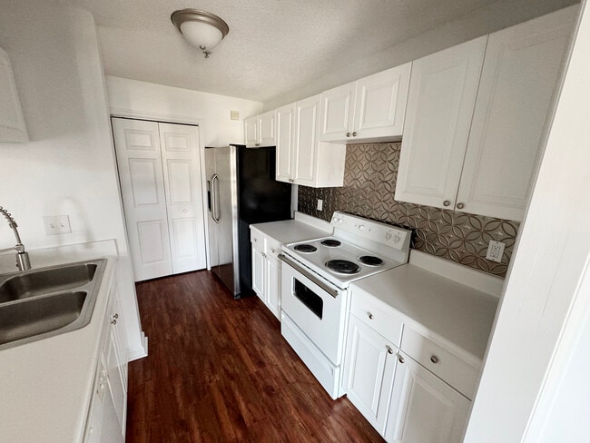 Photo - 902 Litchfield Way