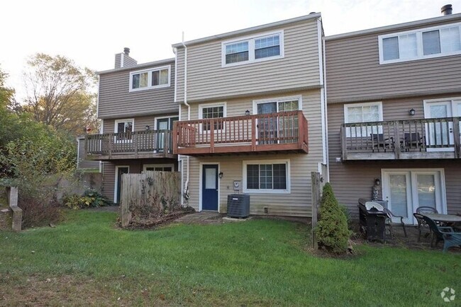 Walkout basement and first floor deck - 2847 Mossy Brink Court Rental