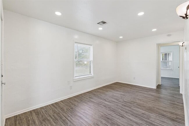 Photo - 1006 SE 51st St