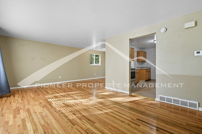 Photo - Spacious Home with Washer/Dryer and Fenced Yard