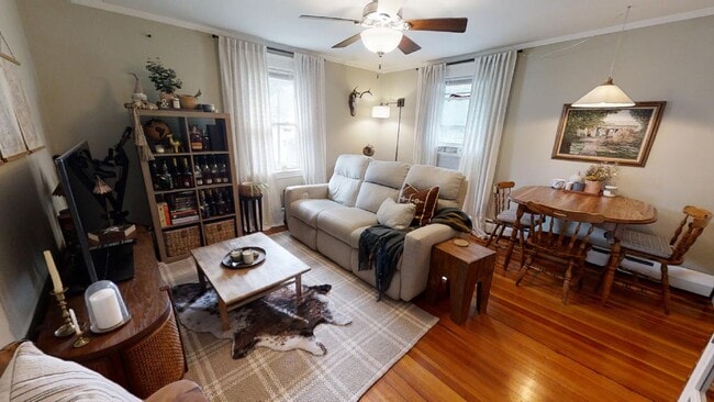 Building Photo - 11 Walnut St Unit 2