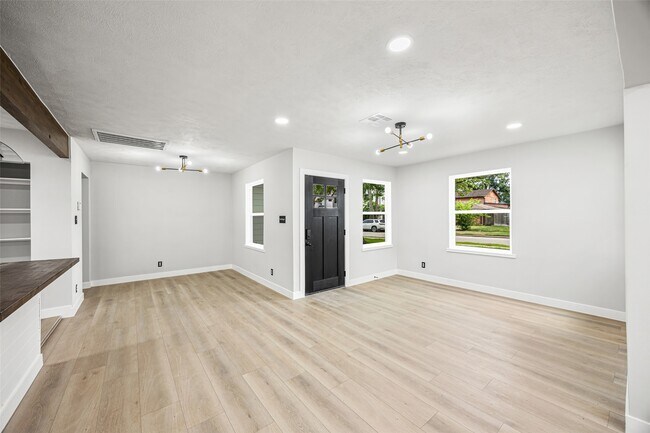 Photo - 4626 Holly St